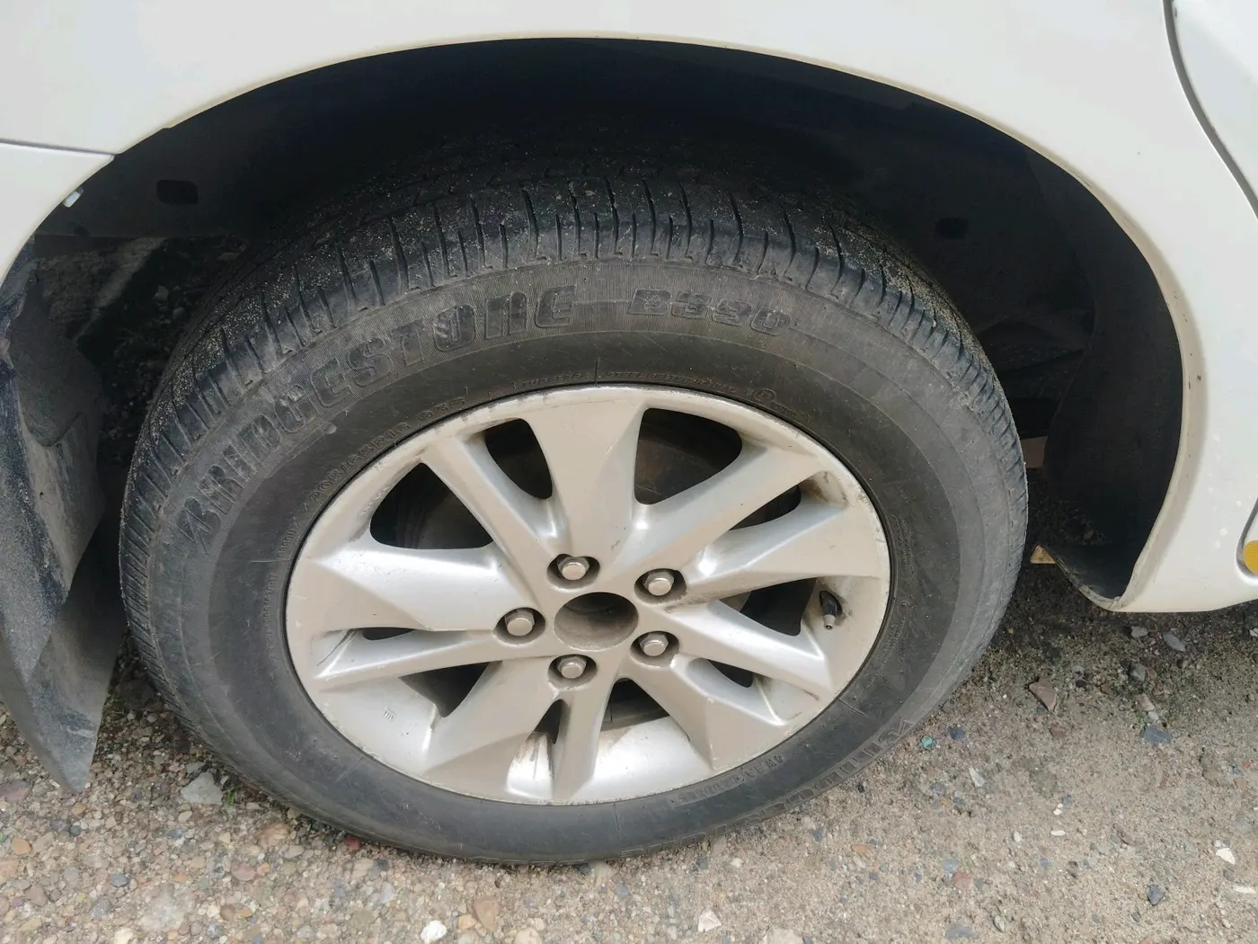 2017 Toyota Innova Crysta 2.4 G 7 STR, Diesel, Manual, 2,53,078 km, tyre