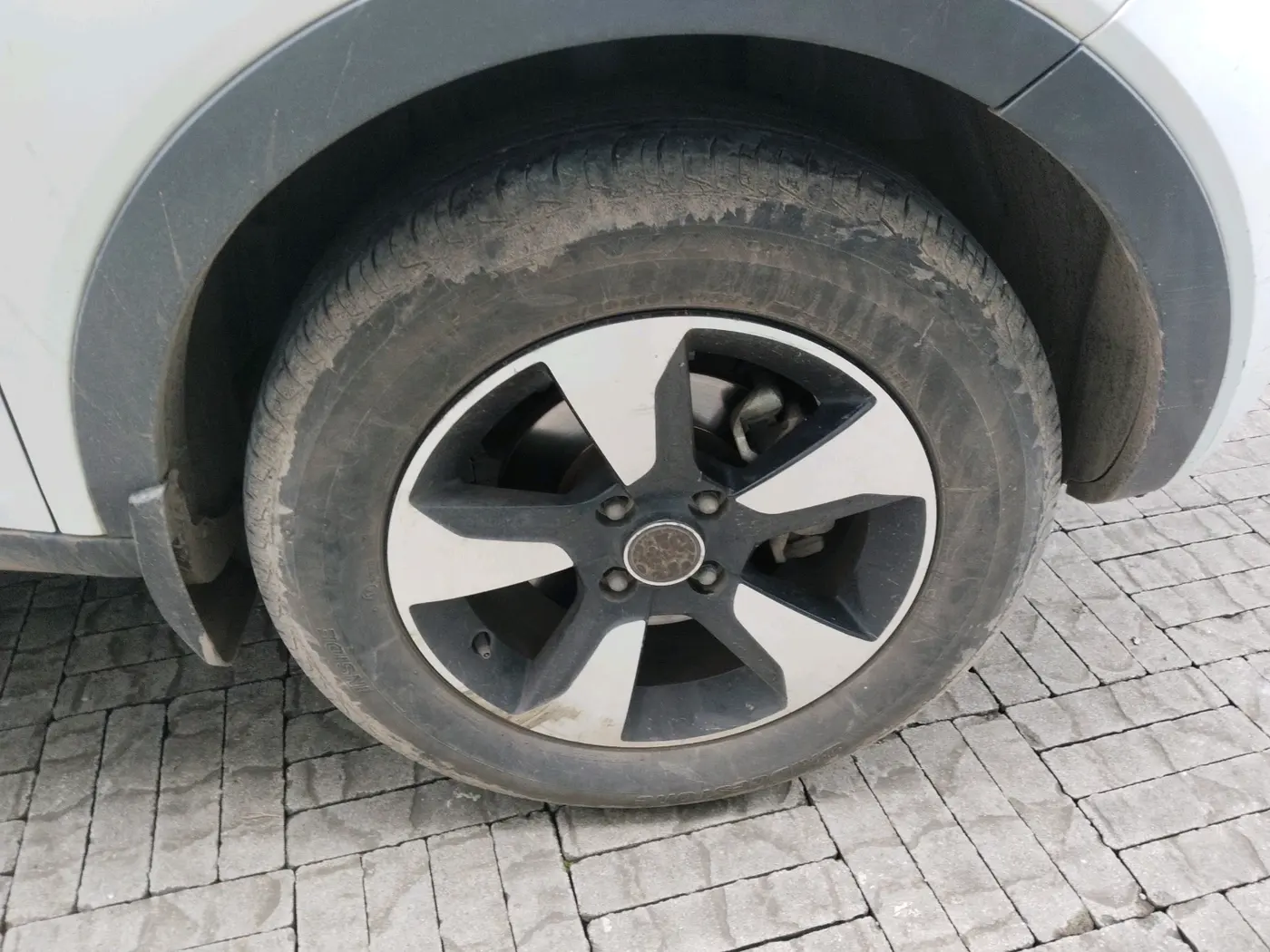 2019 Tata NEXON XZA PLUS PETROL, Petrol, Automatic, 1,18,870 km, tyre