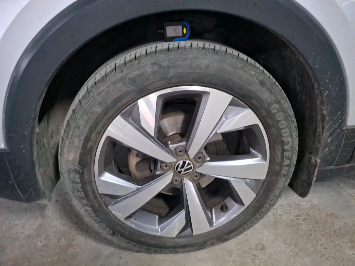 2023 Volkswagen TAIGUN TOPLINE 1.0 TSI MT, Petrol, Manual, 35,525 km, tyre