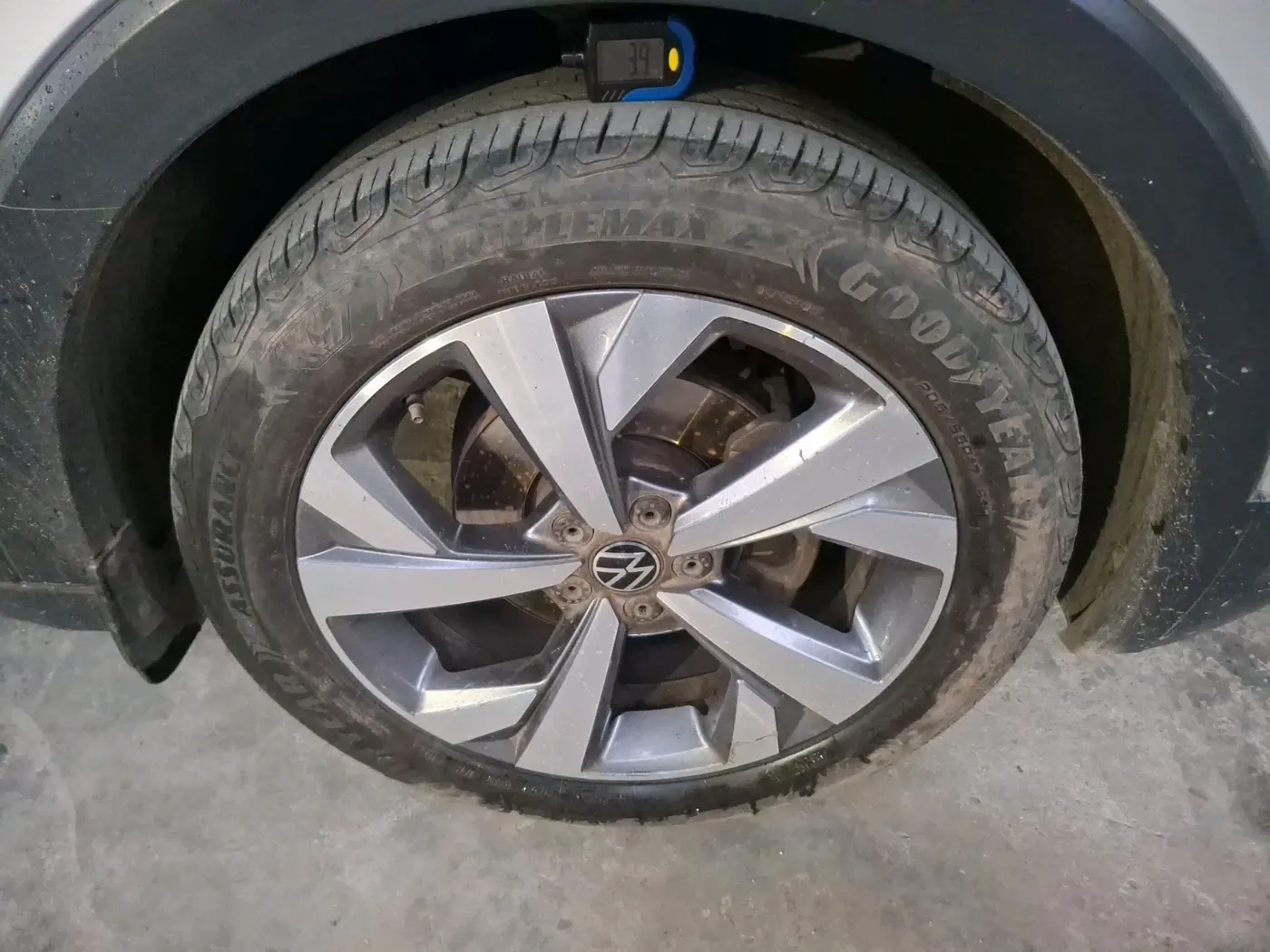 2023 Volkswagen TAIGUN TOPLINE 1.0 TSI MT, Petrol, Manual, 35,525 km, tyre