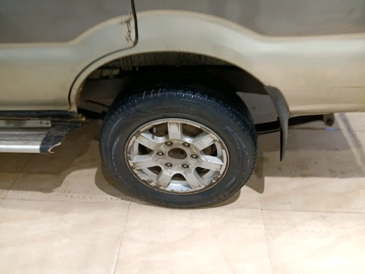 2017 Chevrolet Tavera NEO 3 LT 9 STR BS III, Diesel, Manual, 3,00,718 km, tyre