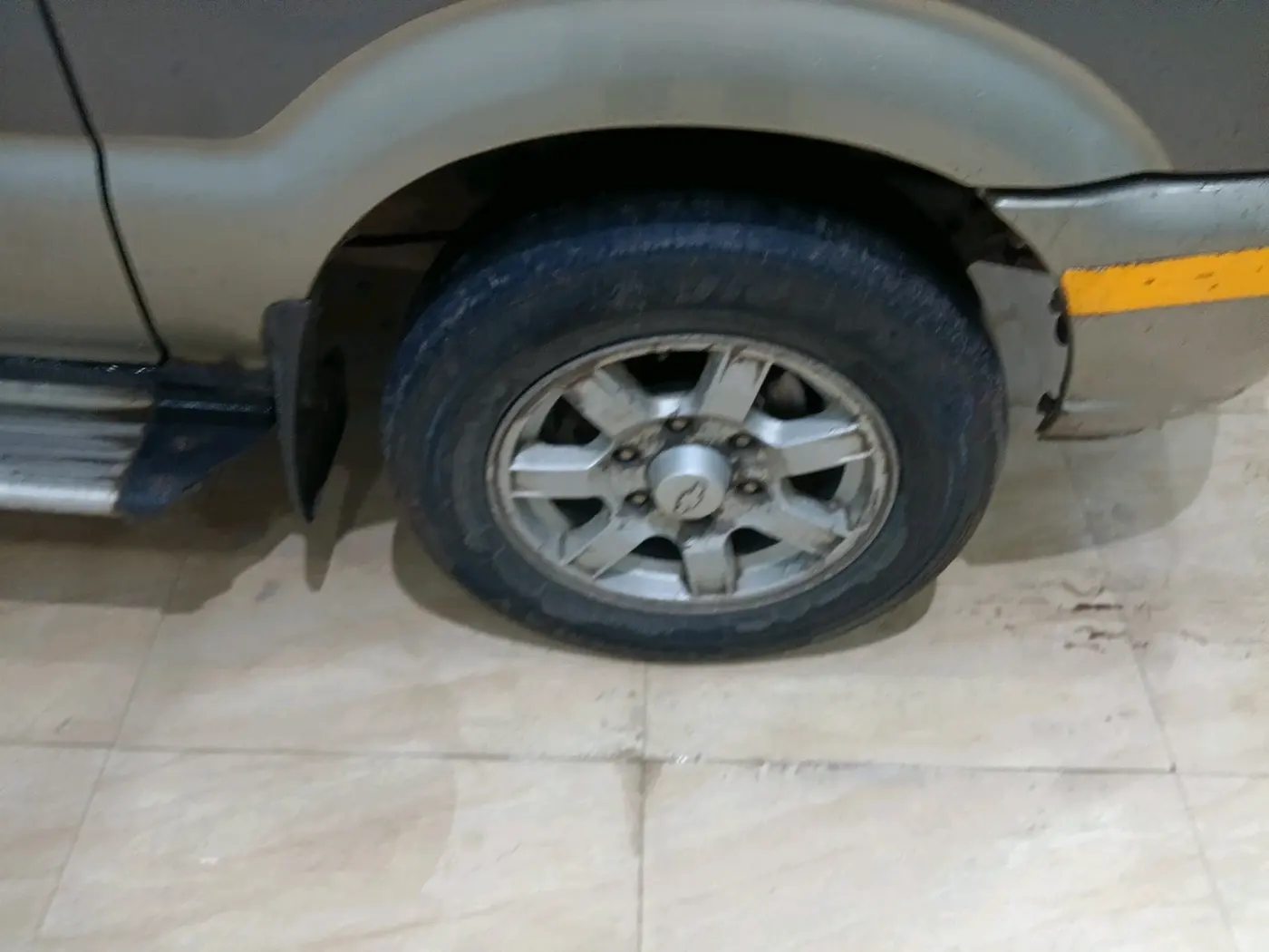 2017 Chevrolet Tavera NEO 3 LT 9 STR BS III, Diesel, Manual, 3,00,718 km, tyre