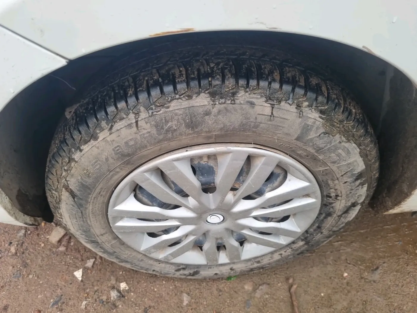 2022 Maruti Swift VXI, Petrol, Manual, 98,100 km, tyre