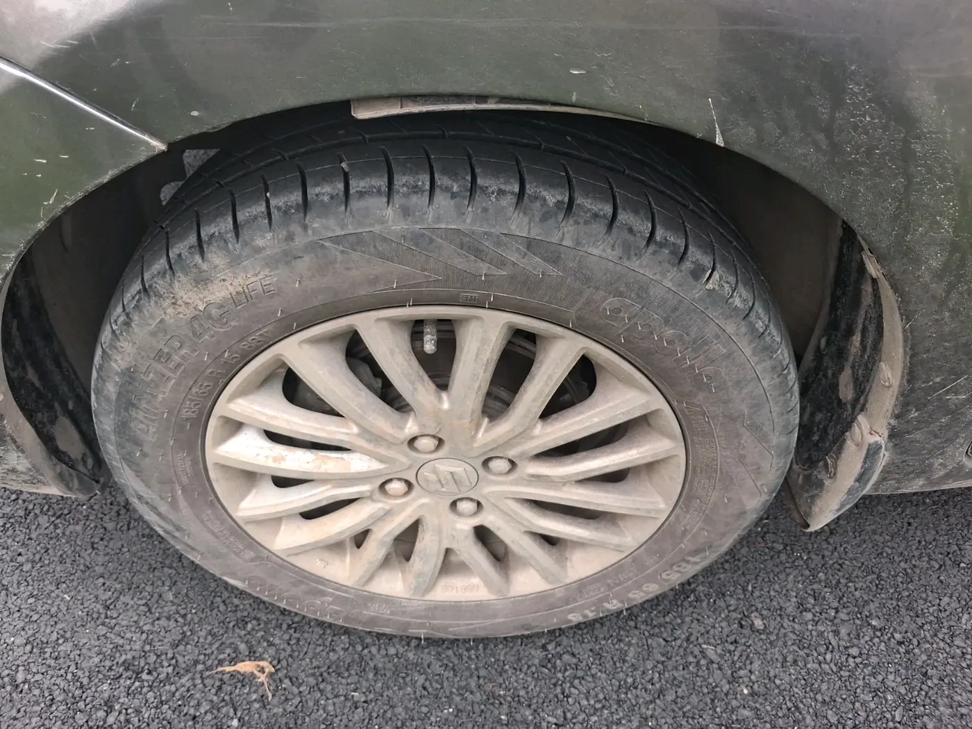 2021 Maruti Dzire ZXI, Petrol, Manual, 77,450 km, tyre