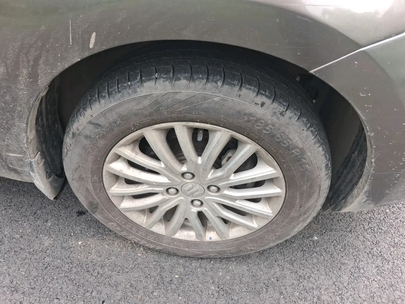 2021 Maruti Dzire ZXI, Petrol, Manual, 77,450 km, tyre