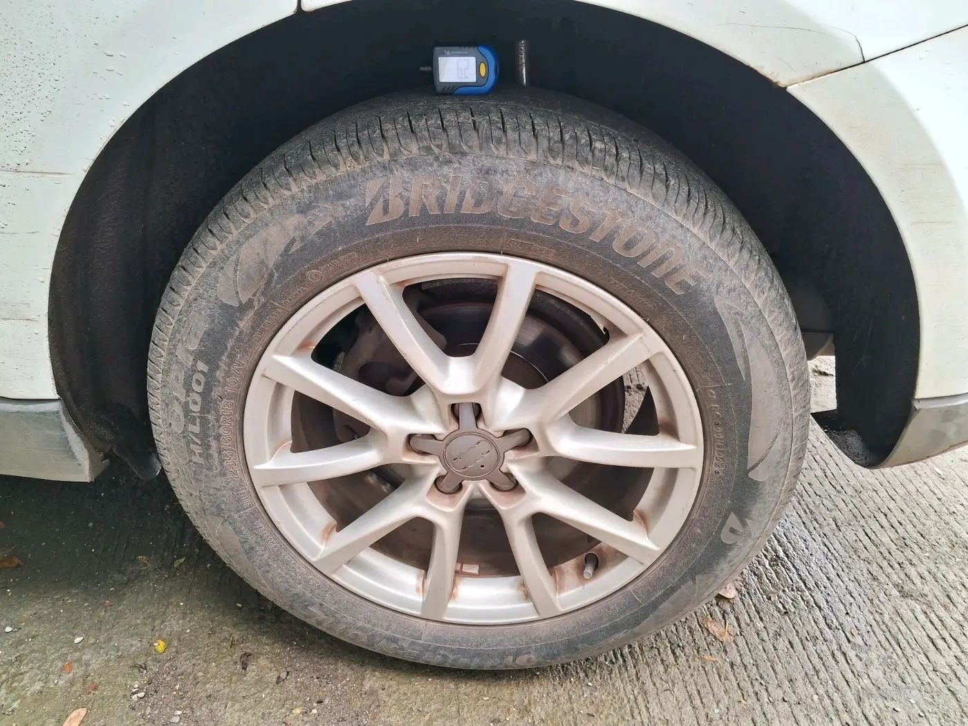 2013 Audi Q5 2.0 TDI QUATTRO, Diesel, Automatic, 1,05,162 km, tyre
