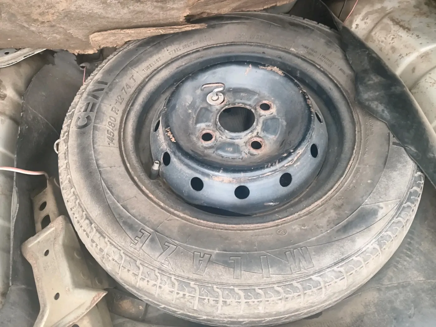 2013 Maruti Alto 800 LXI, Petrol, Manual, 88,896 km, tyre