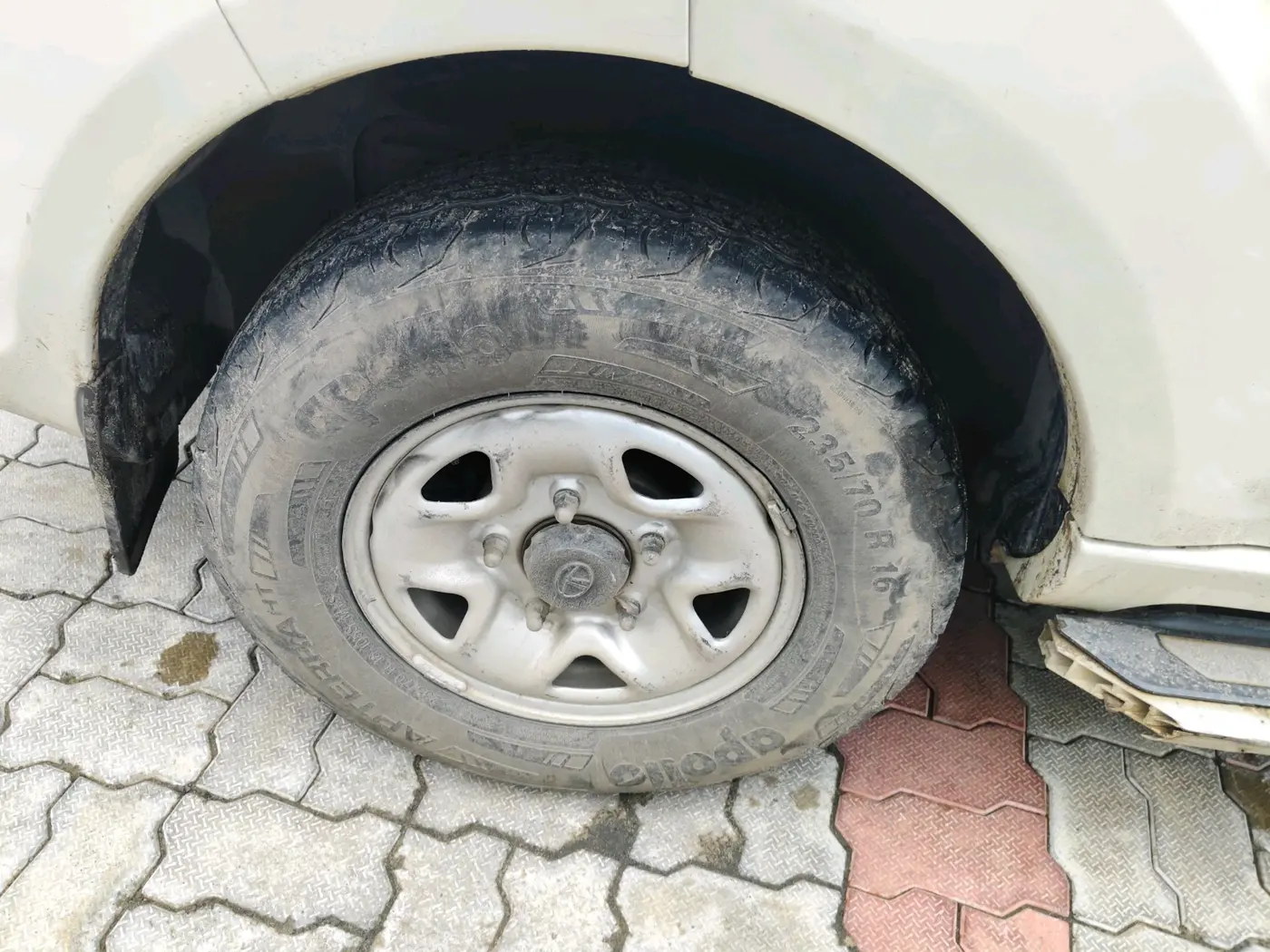 2017 Tata Safari Storme 2.2 EX 4X2, Diesel, Manual, 79,152 km, tyre