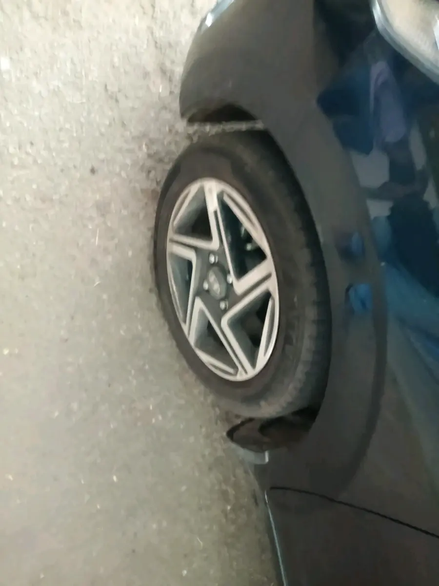 2025 Hyundai GRAND I10 NIOS Sportz (O) 1.2 Kappa AMT, Petrol, Automatic, 2,104 km, tyre