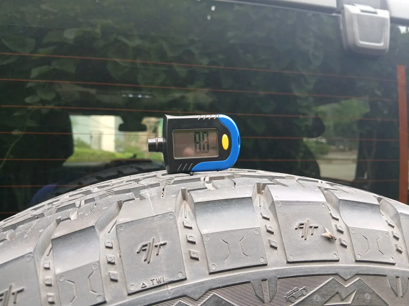 2023 Mahindra Thar LX P 2WD AT HT, Petrol, Automatic, 25,287 km, tyre