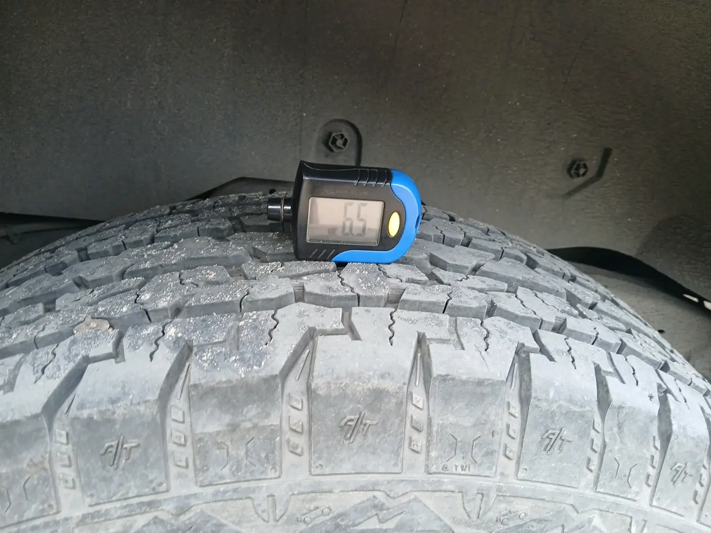 2023 Mahindra Thar LX P 2WD AT HT, Petrol, Automatic, 25,287 km, tyre