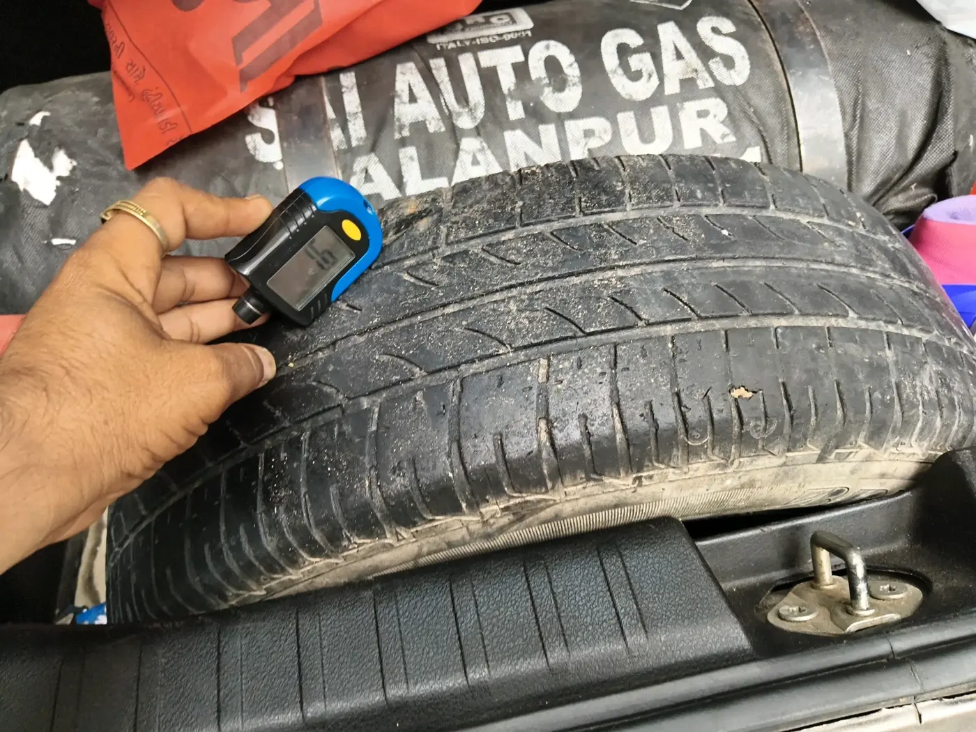 2019 Maruti Baleno DELTA PETROL 1.2, CNG, Manual, 2,50,872 km, tyre