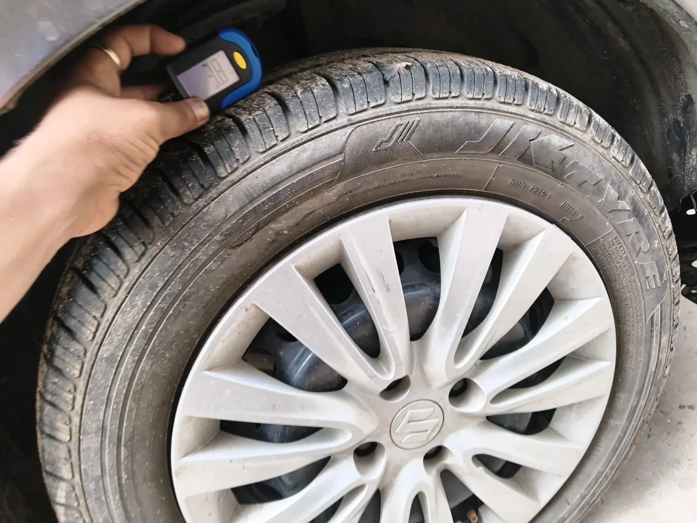 2019 Maruti Baleno DELTA PETROL 1.2, CNG, Manual, 2,50,872 km, tyre
