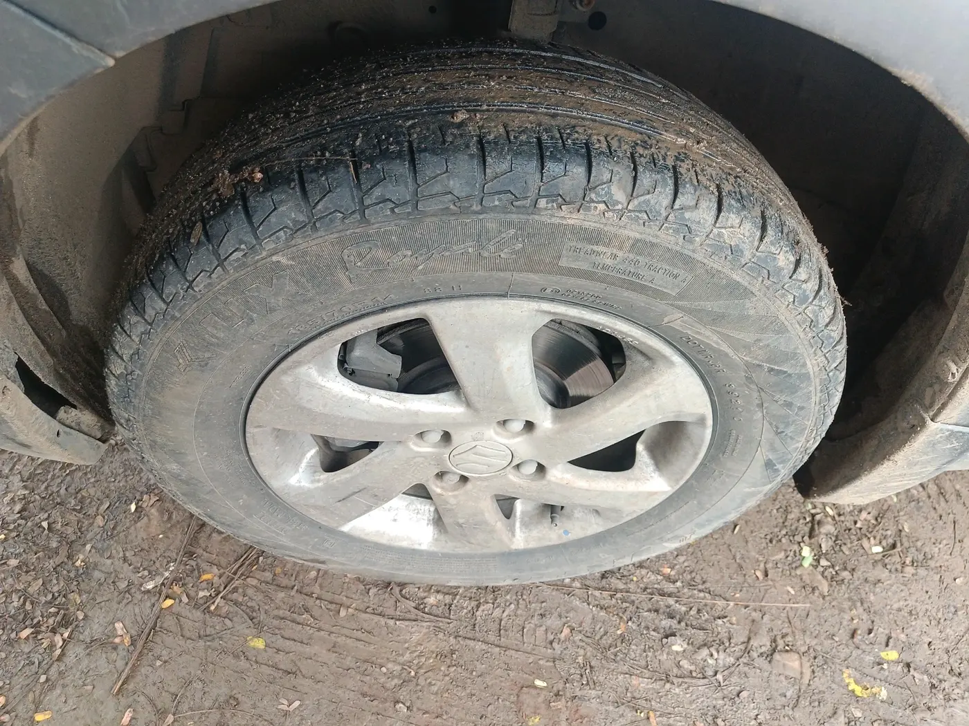2014 Maruti Swift Dzire LXI, CNG, Manual, 1,46,039 km, tyre