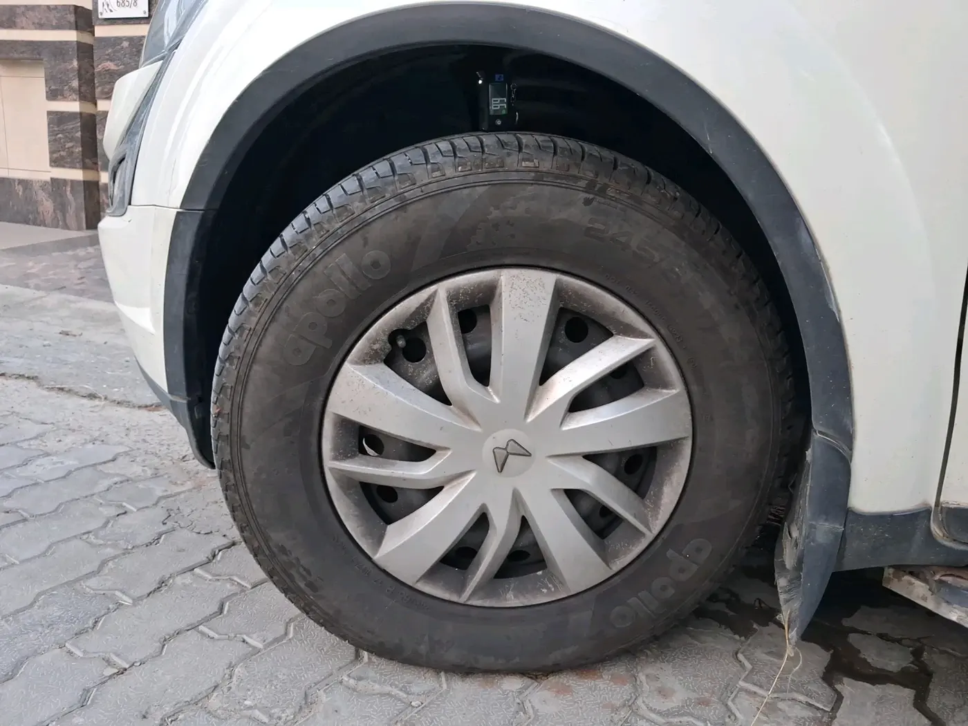 2017 Mahindra XUV500 W6 1.99, Diesel, Manual, 1,31,936 km, tyre