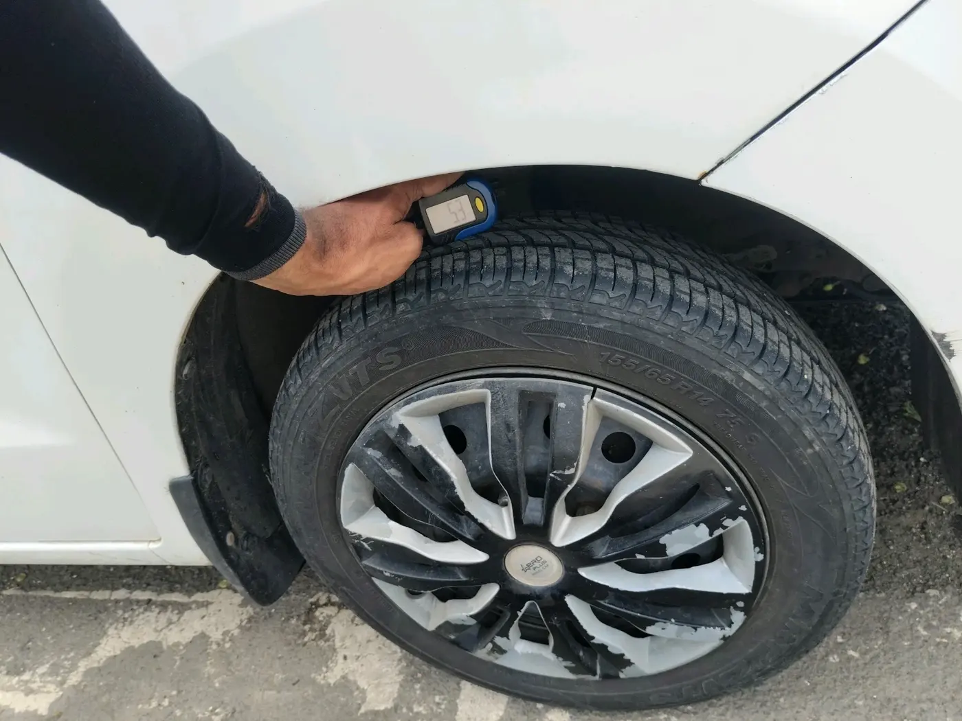 2014 Maruti Wagon R 1.0 VXI, CNG, Manual, 85,076 km, tyre