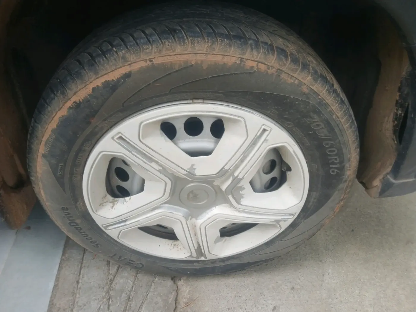 2022 Maruti Vitara Brezza LXI, Petrol, Manual, 7,063 km, tyre