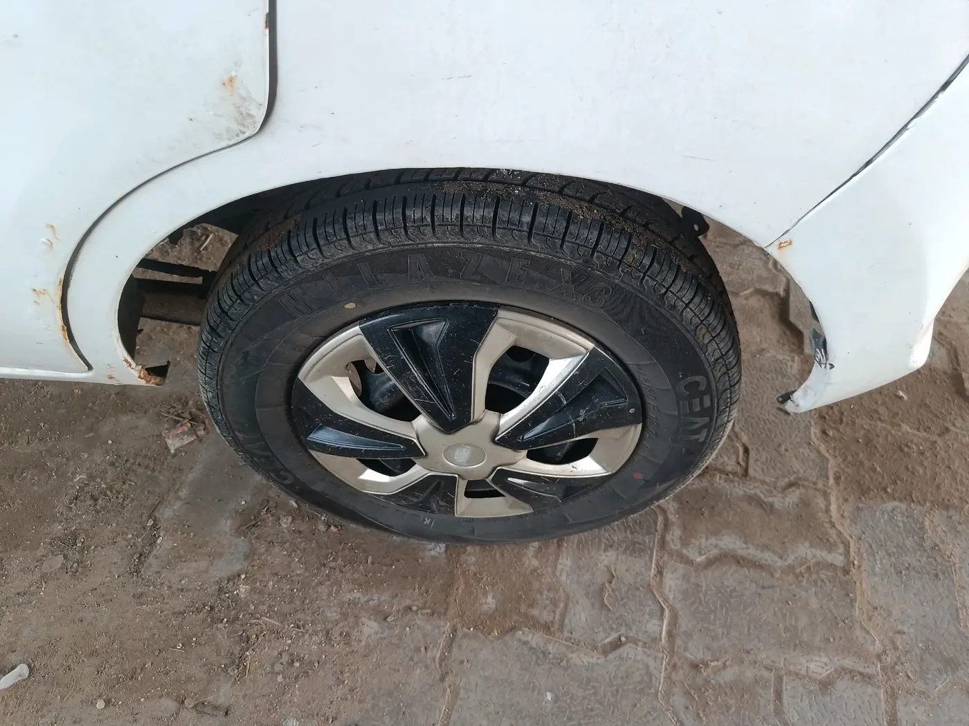 2016 Maruti Alto 800 LXI, Petrol, Manual, 1,90,649 km, tyre