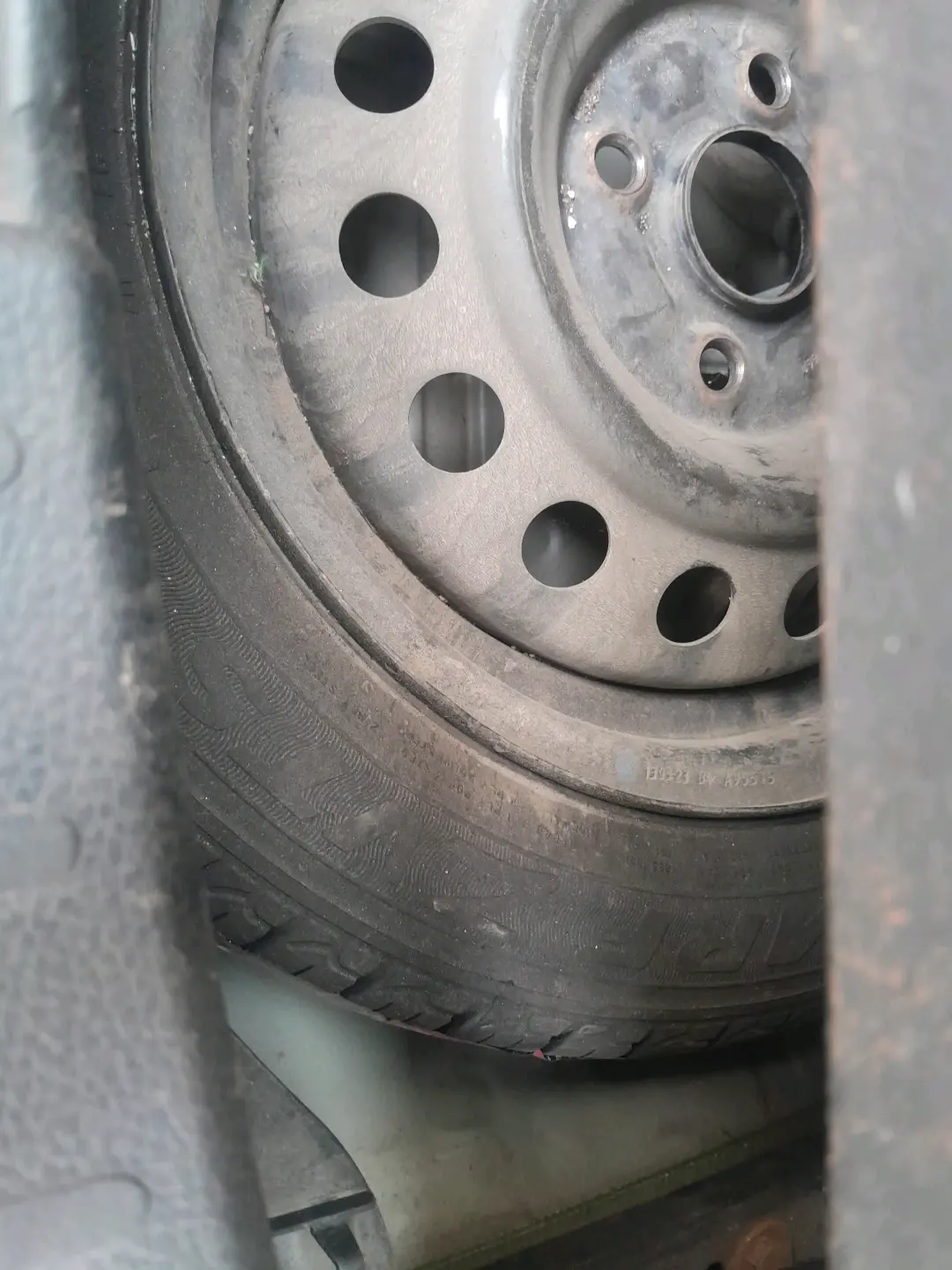 2015 Maruti Wagon R 1.0 VXI, CNG, Manual, 1,75,419 km, tyre