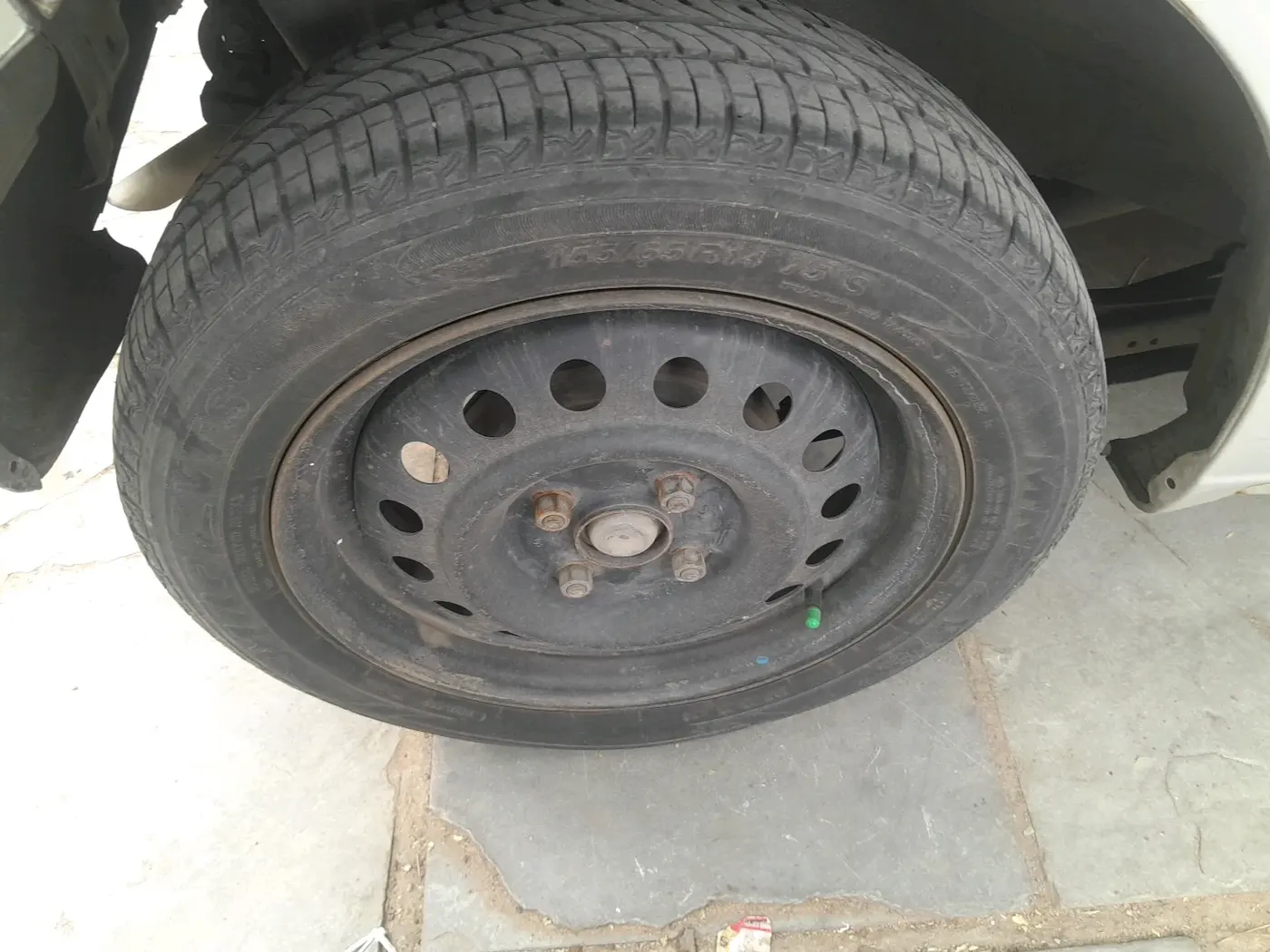 2015 Maruti Wagon R 1.0 VXI, CNG, Manual, 1,75,419 km, tyre