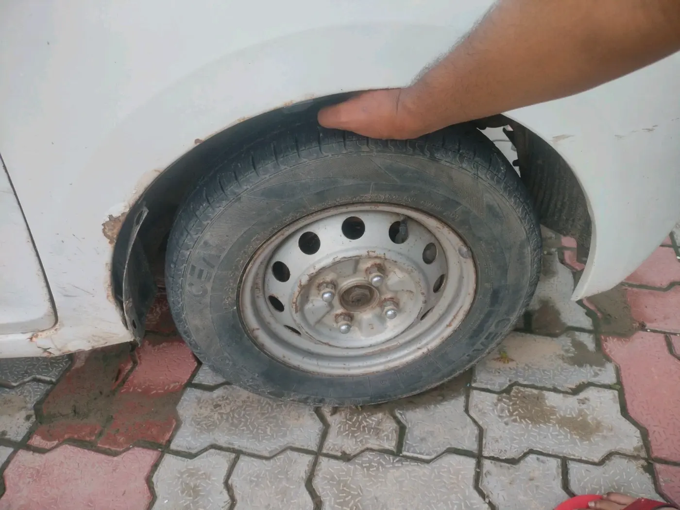 2015 Hyundai Eon D-LITE+, Petrol, Manual, 1,21,050 km, tyre