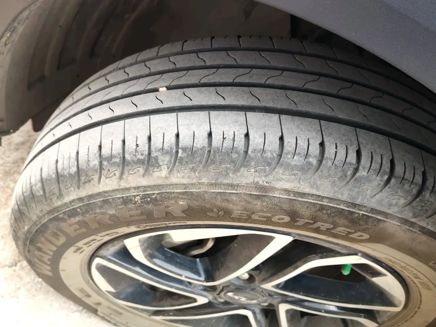 2024 KIA CARENS X Line 1.5 Diesel AT 6 STR, Diesel, Automatic, 1,28,277 km, tyre