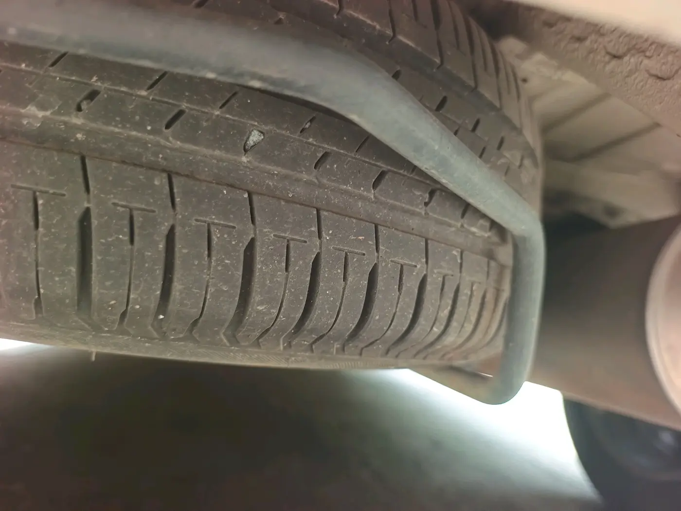 2021 Maruti Ertiga VXI AT SHVS, Petrol, Automatic, 72,887 km, tyre