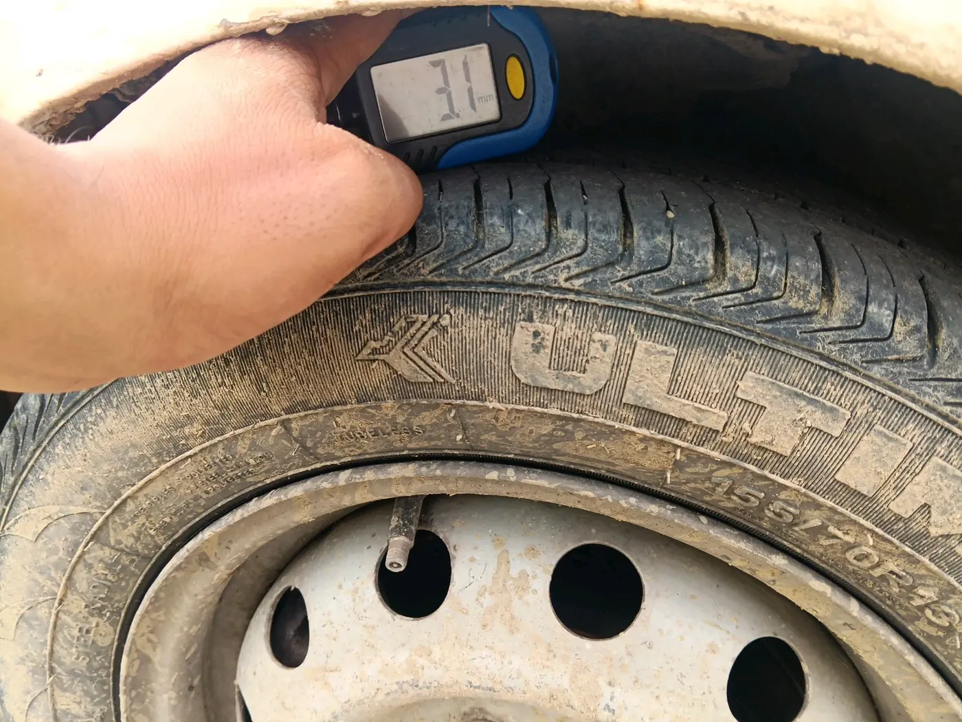2018 Hyundai Eon ERA +, Petrol, Manual, 1,66,730 km, tyre