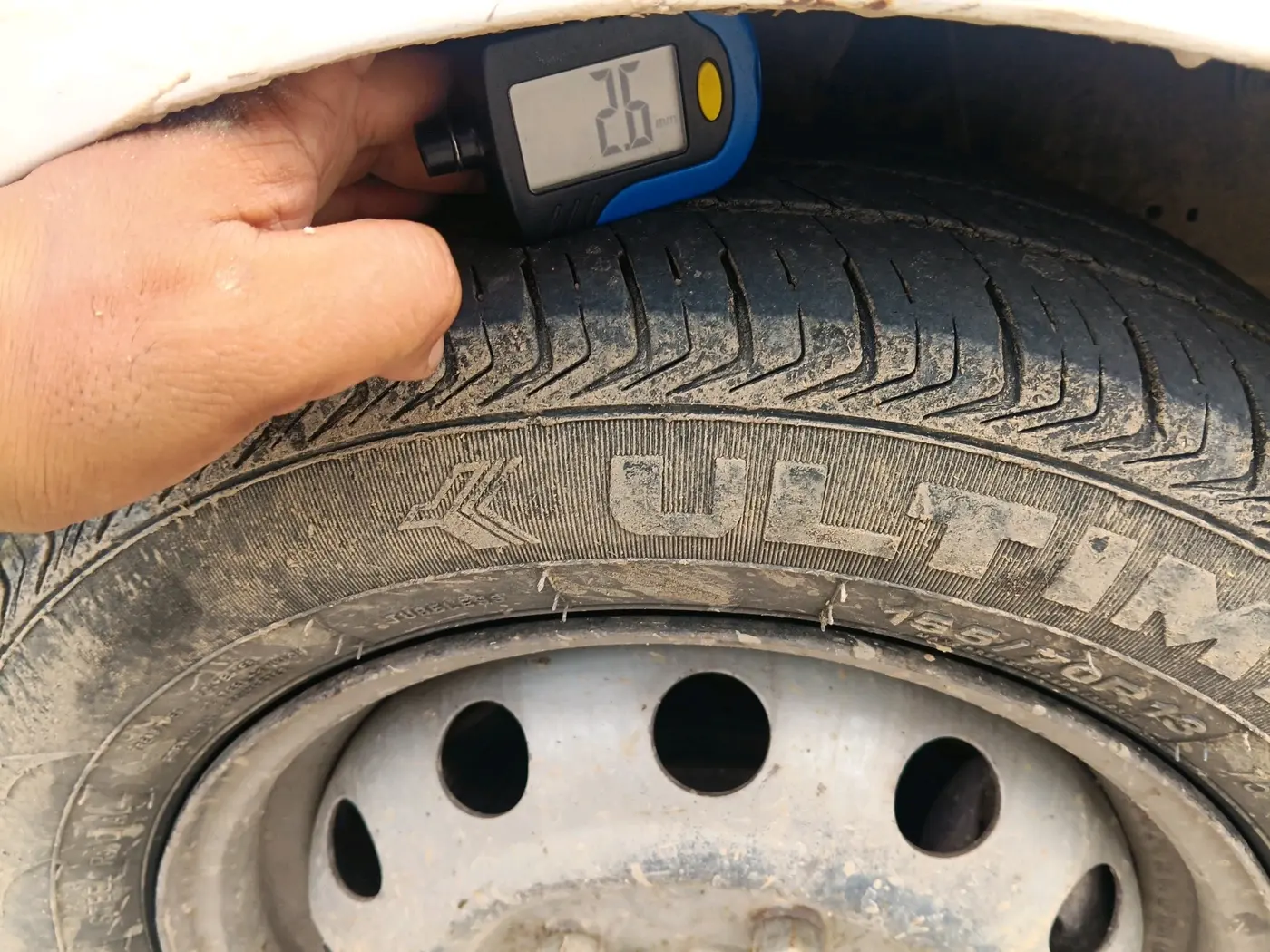 2018 Hyundai Eon ERA +, Petrol, Manual, 1,66,730 km, tyre