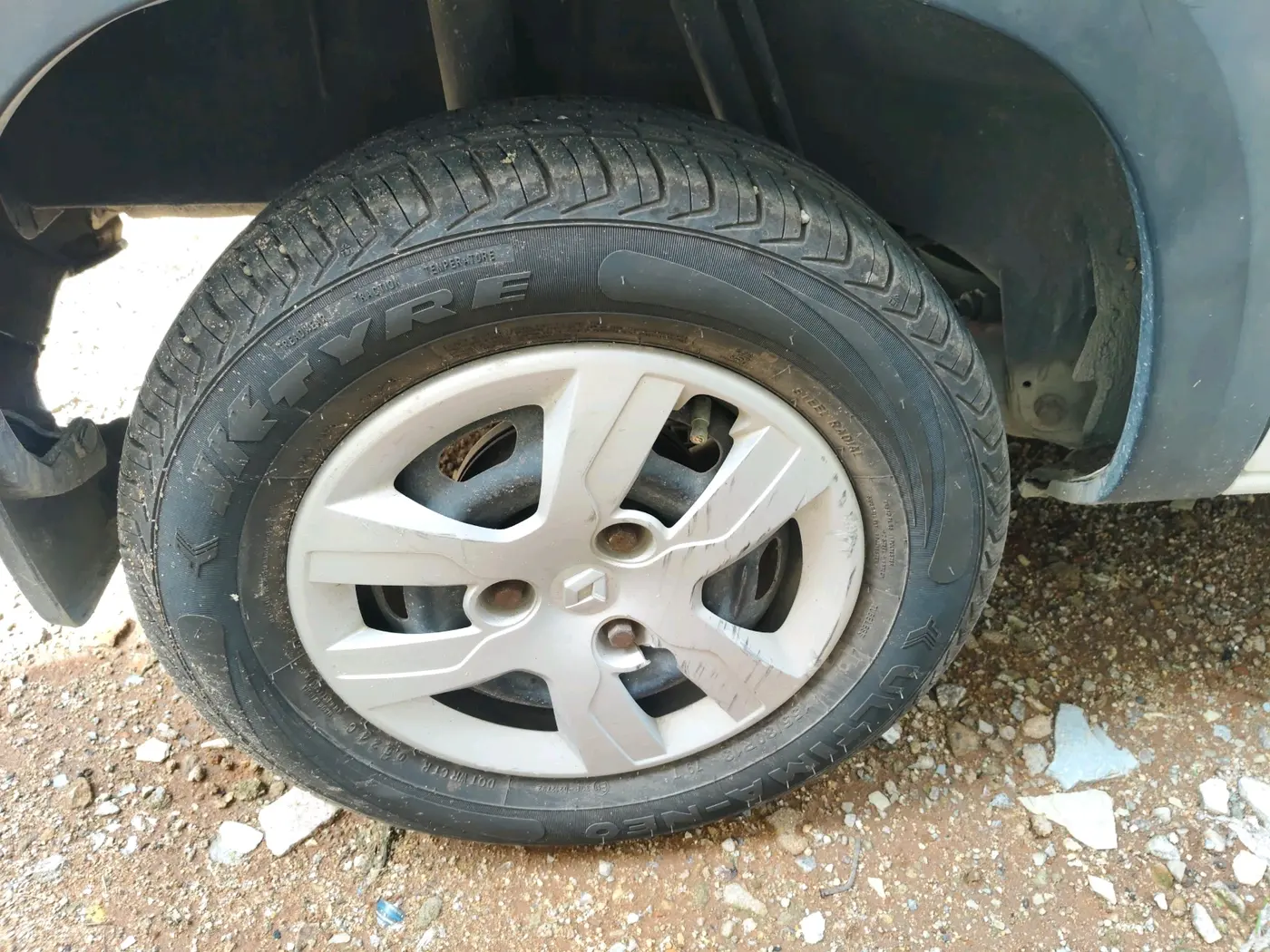 2015 Renault Kwid RXT 0.8, Petrol, Manual, 1,16,519 km, tyre
