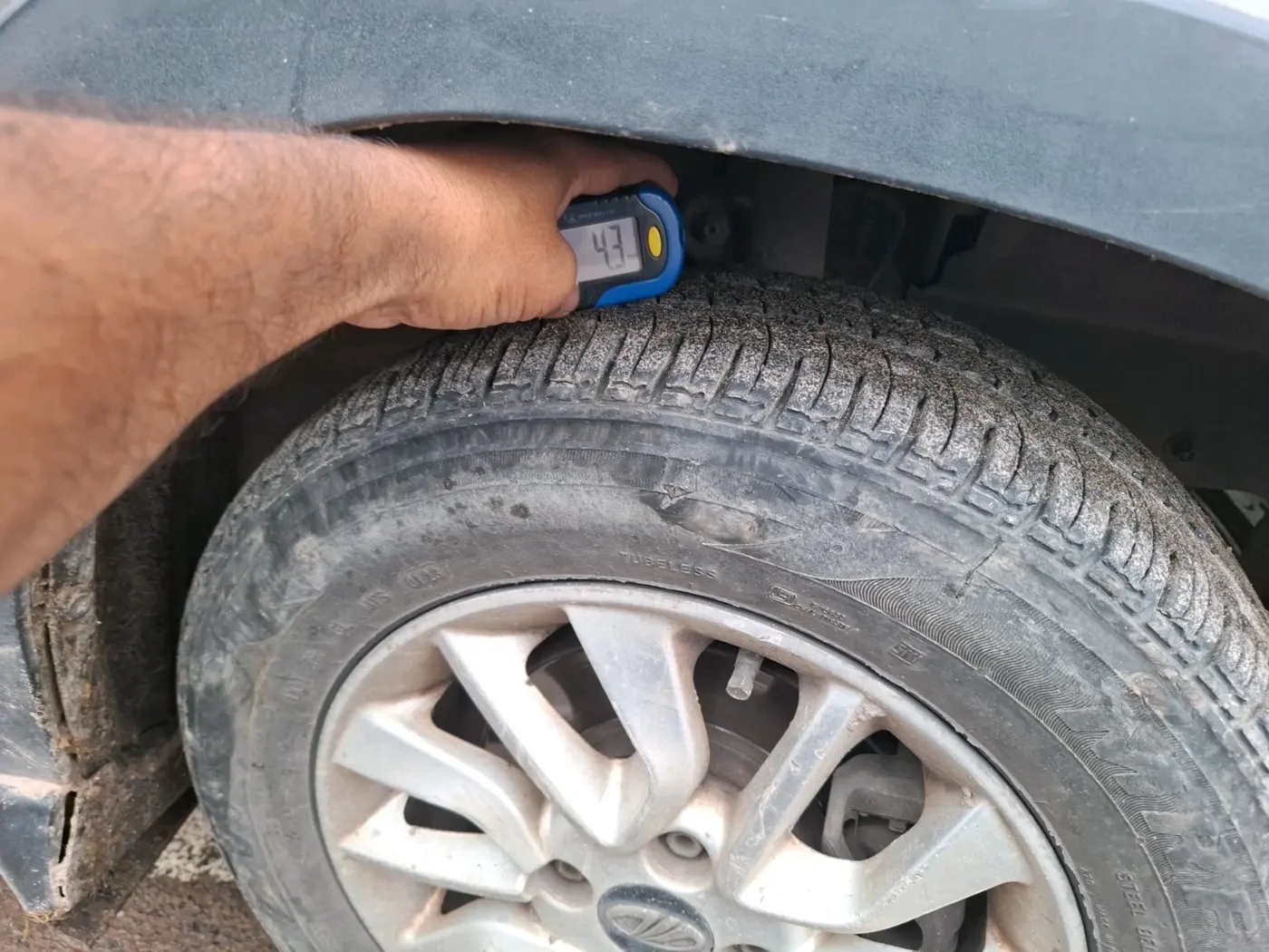 2016 Mahindra Kuv100 K8 6 STR, Petrol, Manual, 90,945 km, tyre