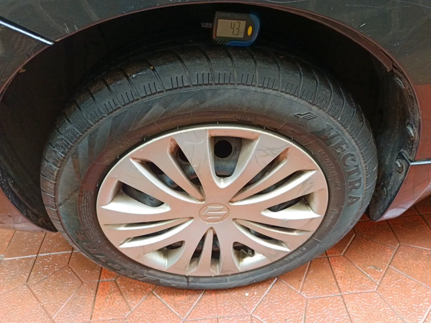 2014 Maruti Ertiga VXI CNG, CNG, Manual, 1,55,768 km, tyre