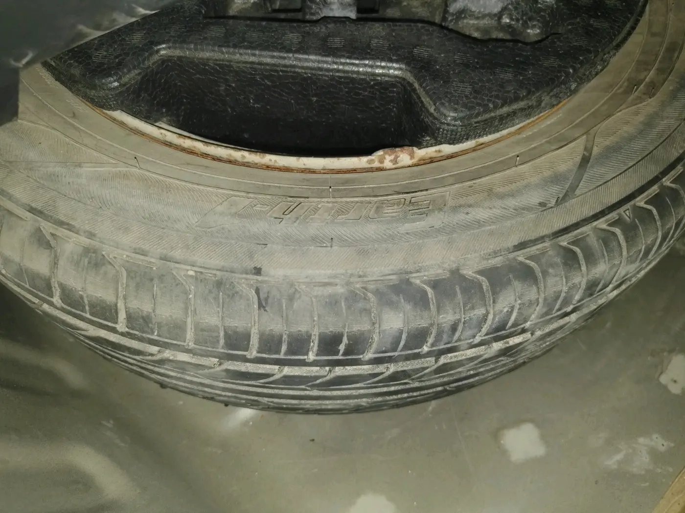 2014 Maruti Ciaz VXI, CNG, Manual, 78,423 km, tyre
