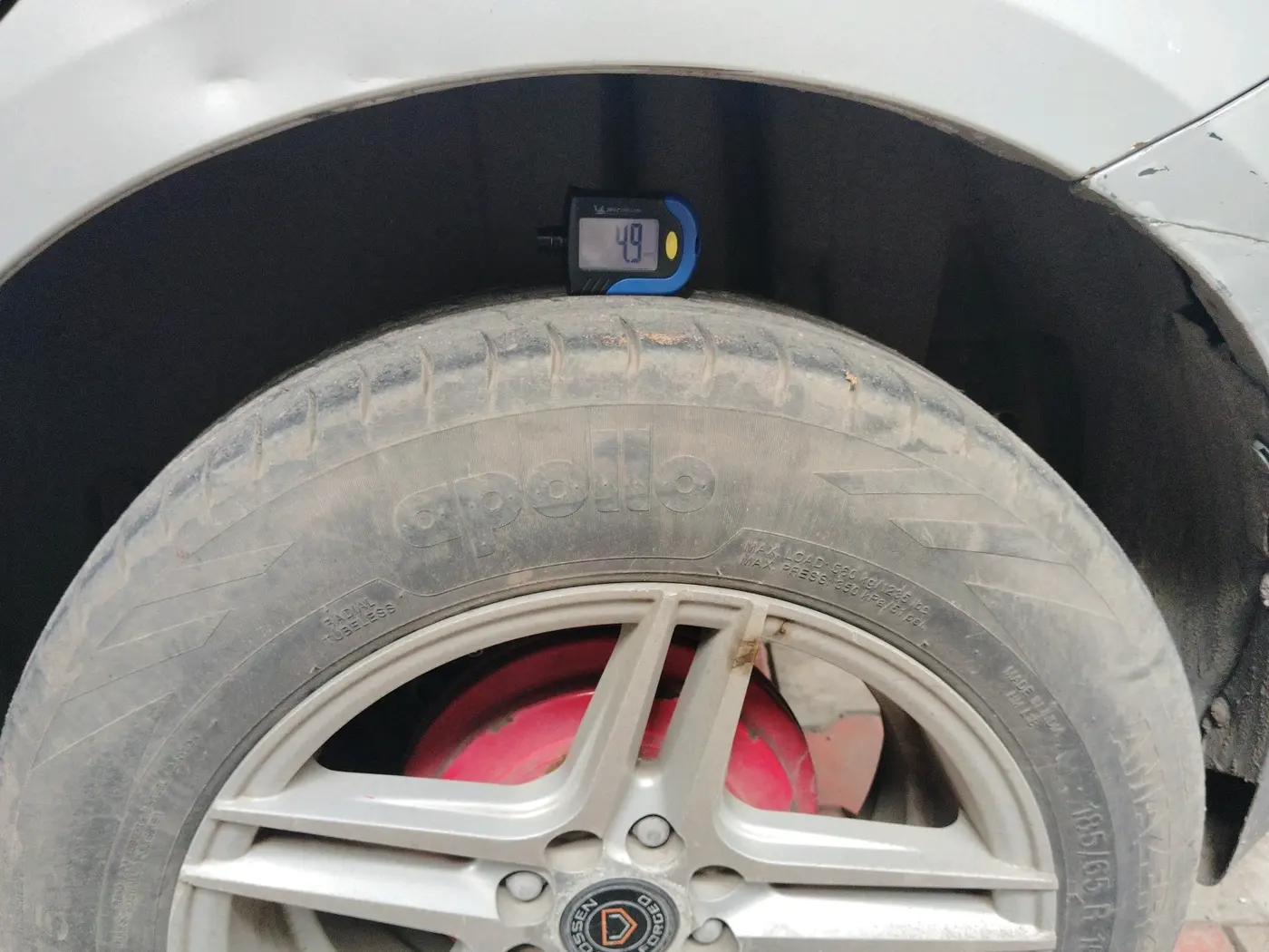 2017 Maruti Swift LXI (O), CNG, Manual, 96,899 km, tyre