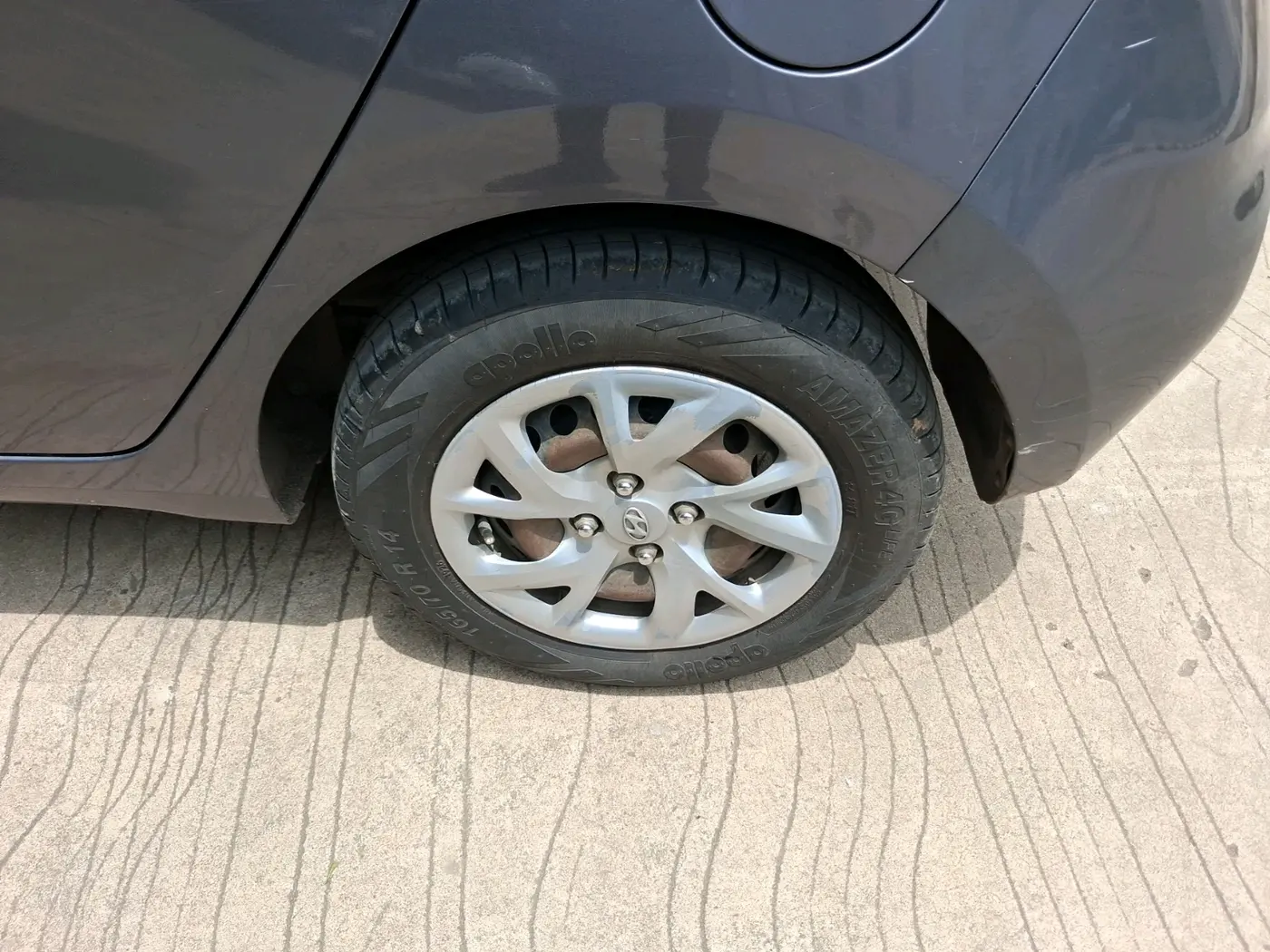 2017 Hyundai Grand i10 MAGNA 1.2 KAPPA VTVT, Petrol, Manual, 1,02,646 km, tyre