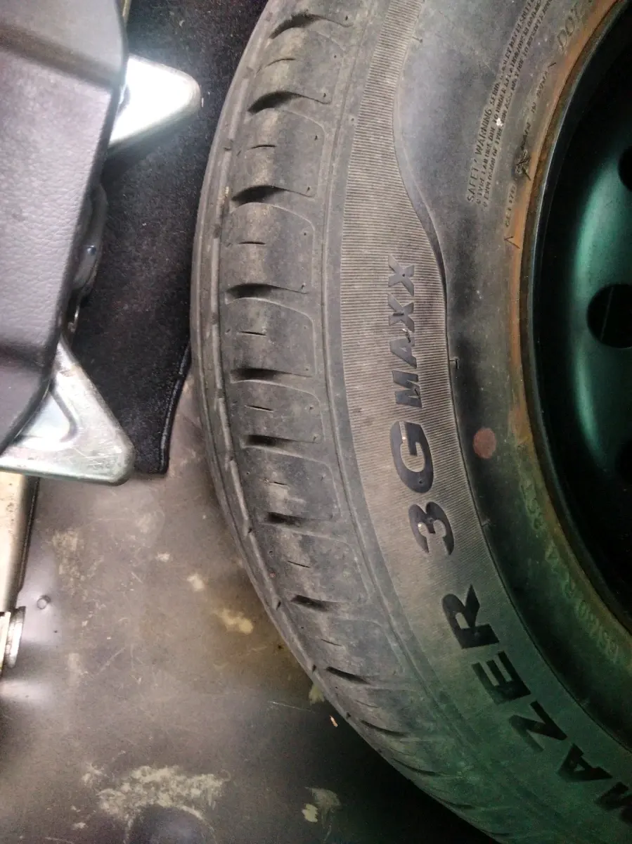 2018 Maruti Dzire VXI, Petrol, Manual, 1,07,943 km, tyre
