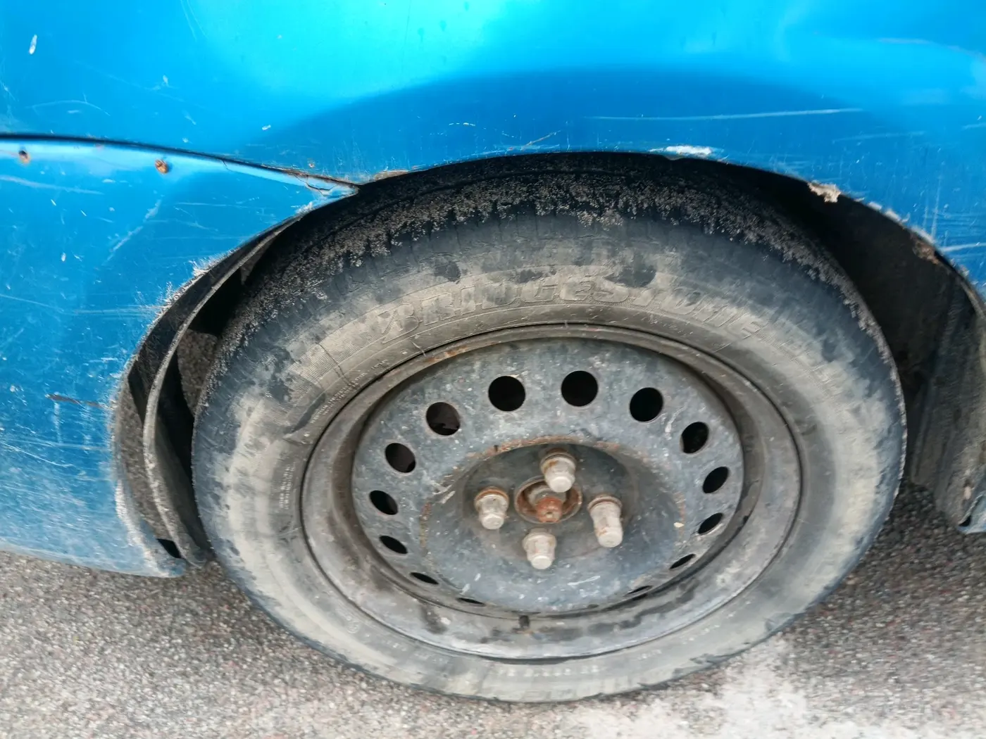 2013 Toyota Etios G, Petrol, Manual, 1,22,098 km, tyre