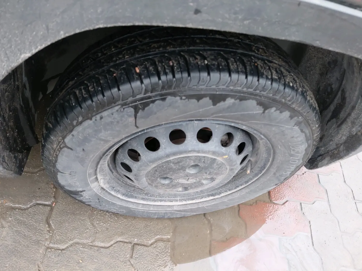 2022 Tata PUNCH PURE MT, CNG, Manual, 1,04,014 km, tyre