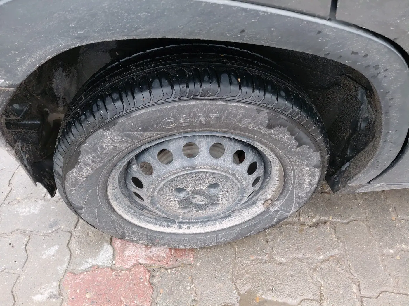 2022 Tata PUNCH PURE MT, CNG, Manual, 1,04,014 km, tyre