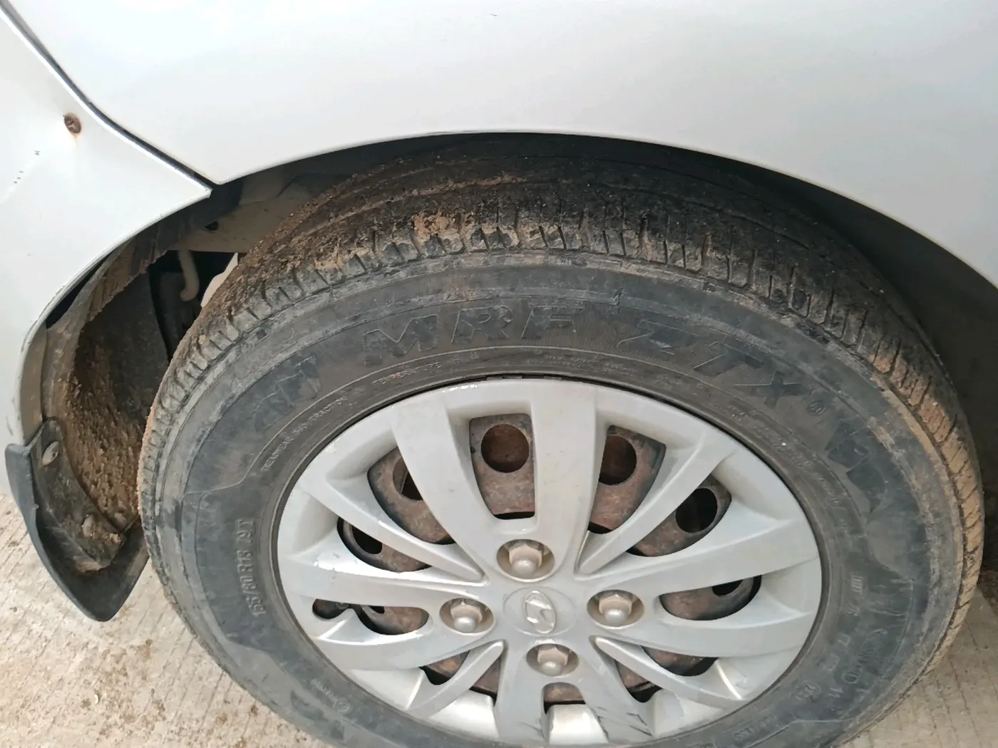 2014 Hyundai i10 SPORTZ 1.1, Petrol, Manual, 74,103 km, tyre