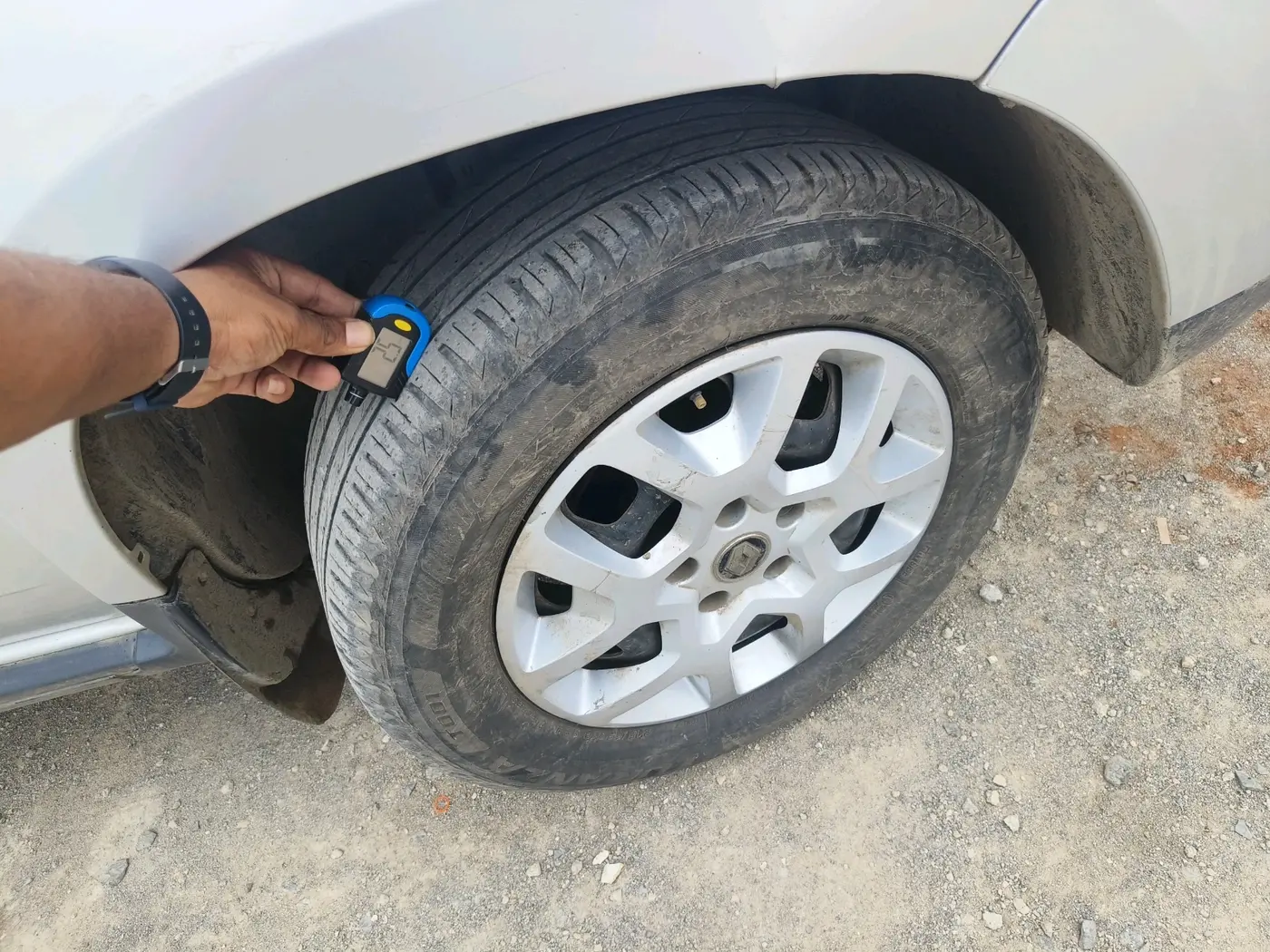 2017 Renault Duster RXL PETROL, CNG, Manual, 1,05,429 km, tyre