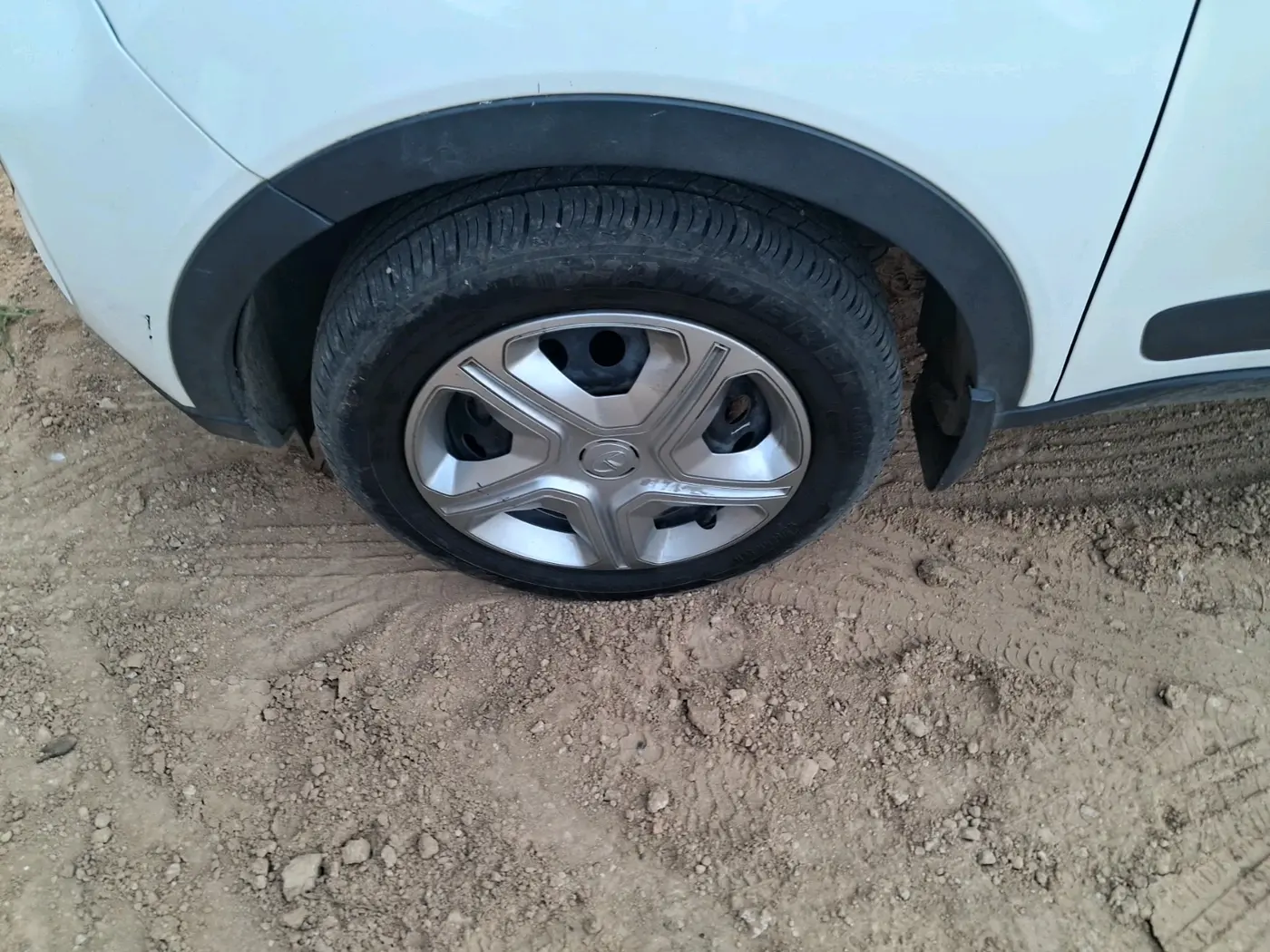 2023 Tata NEXON XM SUNROOF DIESEL, Diesel, Manual, 83,752 km, tyre