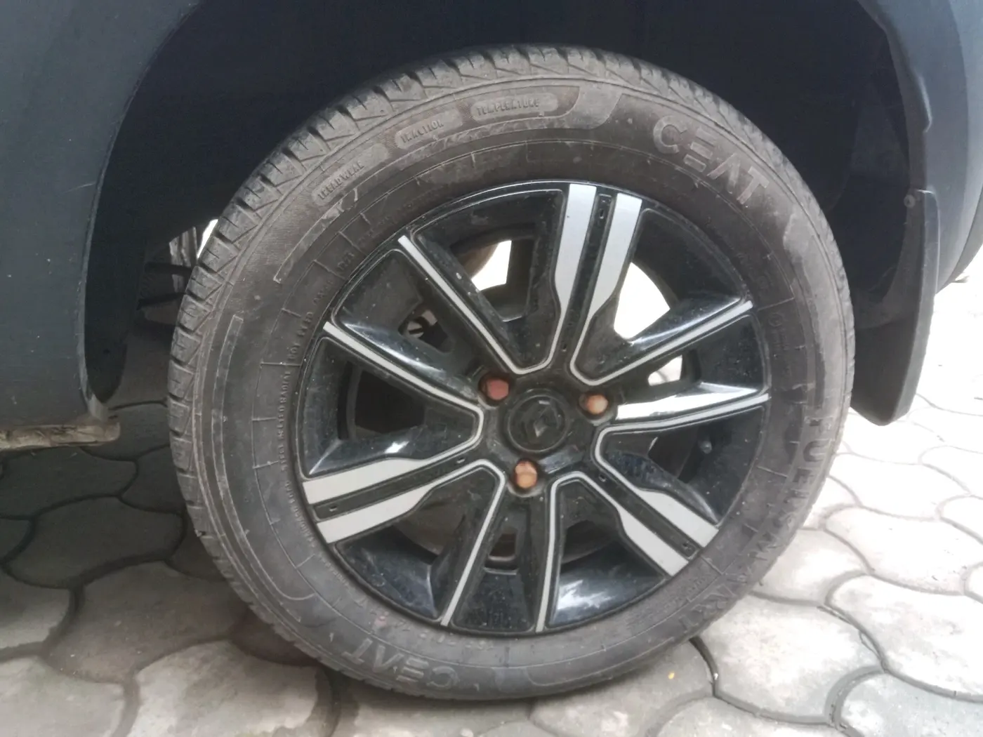 2023 Renault Kwid CLIMBER 1.0 AMT Dual Tone , Petrol, Automatic, 2,673 km, tyre