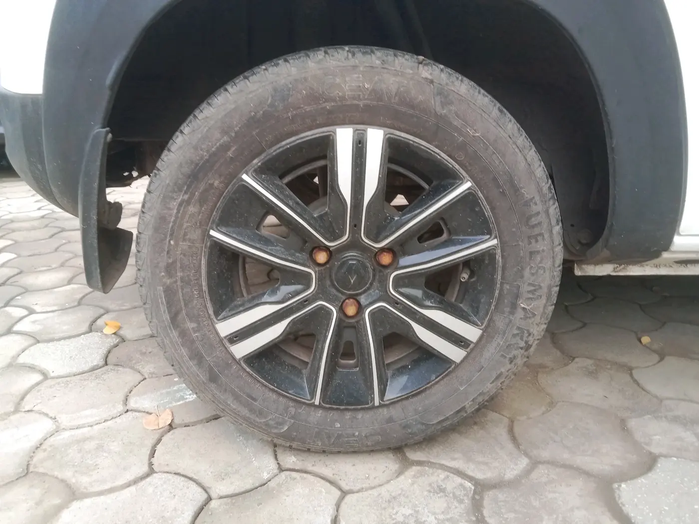 2023 Renault Kwid CLIMBER 1.0 AMT Dual Tone , Petrol, Automatic, 2,673 km, tyre
