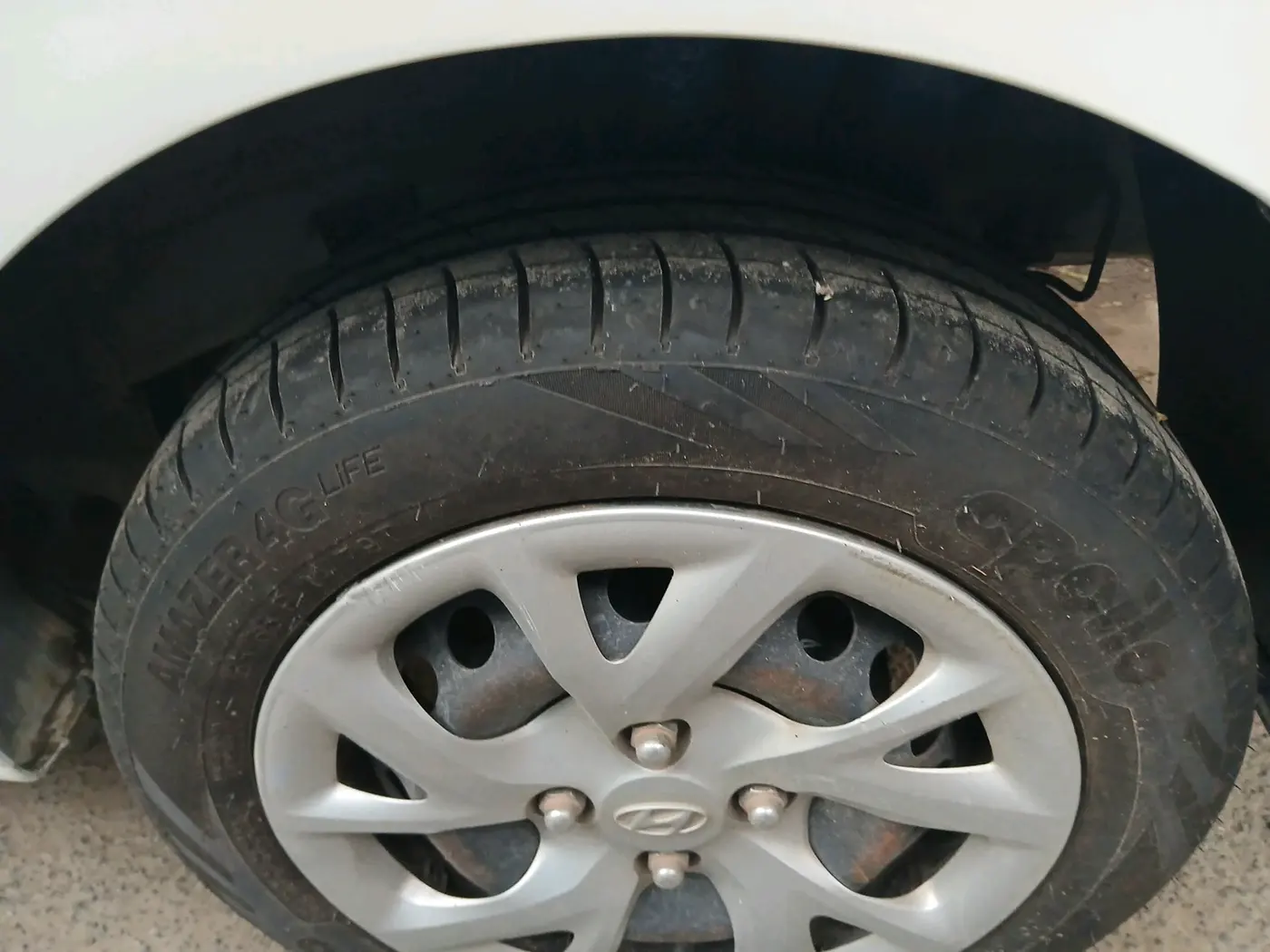 2017 Hyundai Grand i10 MAGNA AT 1.2 KAPPA VTVT, Petrol, Automatic, 60,759 km, tyre