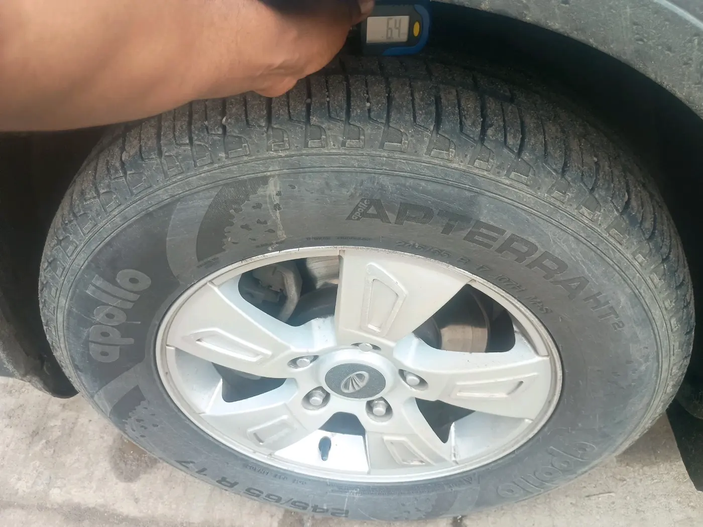 2012 Mahindra XUV500 W4, Diesel, Manual, 1,58,457 km, tyre