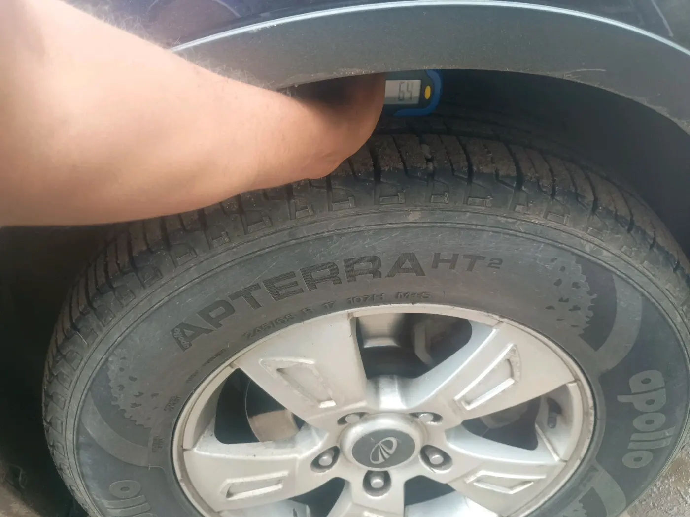 2012 Mahindra XUV500 W4, Diesel, Manual, 1,58,457 km, tyre