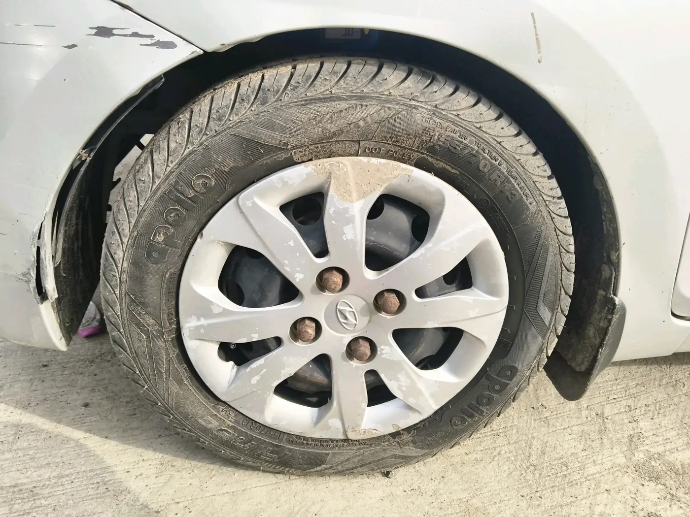 2015 Hyundai Eon MAGNA +, CNG, Manual, 93,072 km, tyre