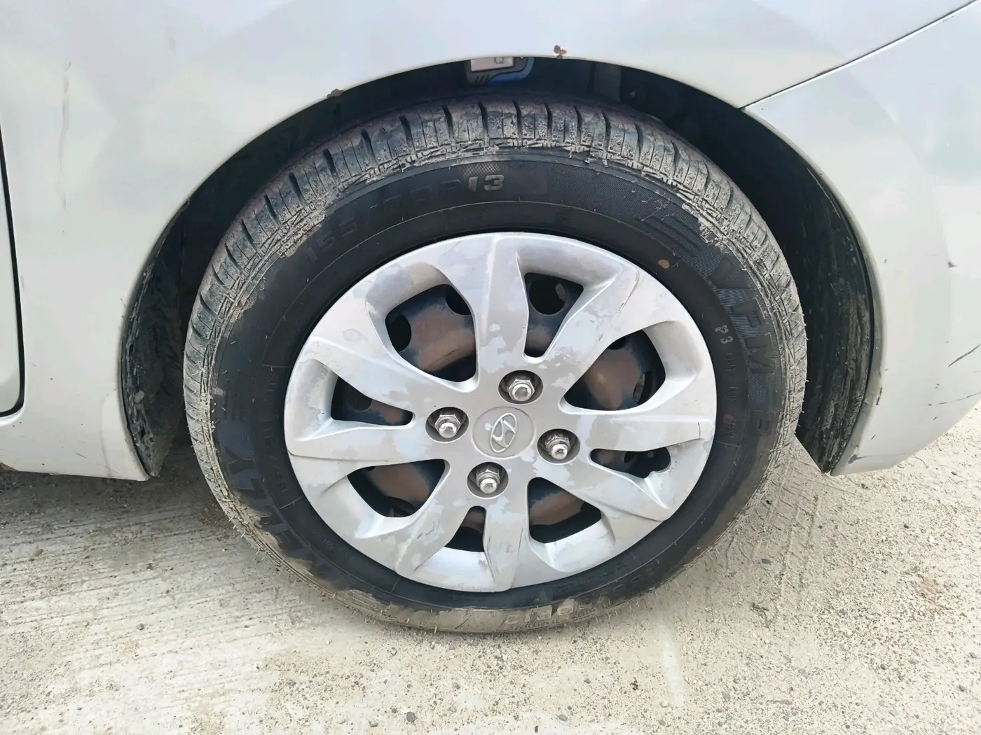 2015 Hyundai Eon MAGNA +, CNG, Manual, 93,072 km, tyre