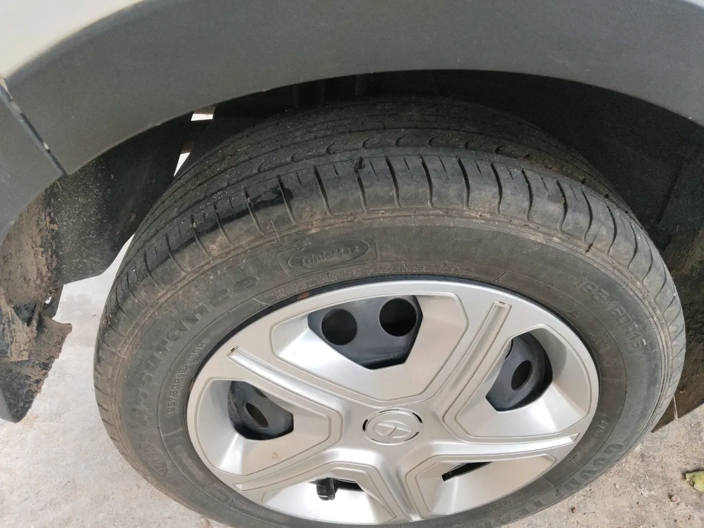 2023 Tata NEXON XM PLUS SUNROOF DIESEL, Diesel, Manual, 47,239 km, tyre